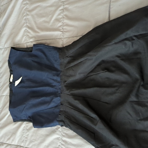 Adorable knee length dress with pockets. BRAND NEW. - Picture 2 of 5